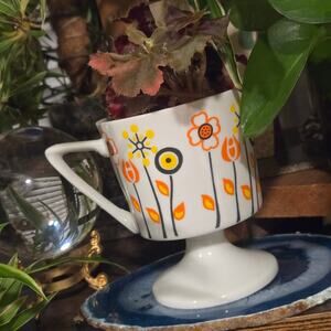 Vintage Retro 70s MCM Daisy Pedestal Coffee Mug Flower Print
